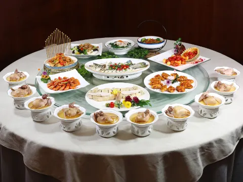 (位上)仙鶴神針鴿呑花膠魚翅宴