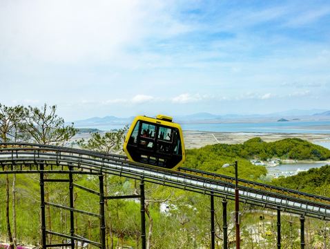 高城+束草+首爾6天賞景之旅 ※【雙重蟹宴】無限量任食東海名物紅蟹+藍絲帶認證食府~DeoDeo醬油蟹放題 ※尺山天然溫泉體驗、華蓋山單軌車 +天空步道展望台、大龍市場、坡州山葡萄農園、加平海棠花鳥園