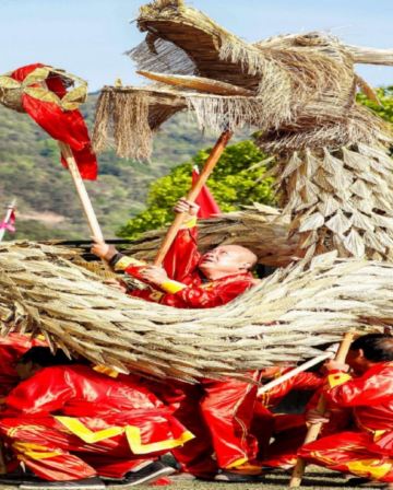 永安專場草火龍祈福盛會‧桂林、陽朔4天純玩高鐵團 火龍盛會(草龍巡遊、火龍儀式、打鐵花、篝火晚會等)、七星公園佛誕祈福、象鼻山、豪華船遊一江四湖、靈渠遊船、東西巷、逍遙樓、桂花公社DIY桂花糕