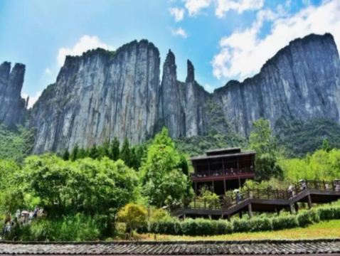 皇牌湖北秘境‧恩施、神農架、宜昌、武漢 8天深度純玩高鐵團  恩施必打卡精華景觀：恩施大峽谷、巴東巫峽口、女兒城、神農架四大核心絕美景區：大九湖、神農頂、天燕、神農祭壇、三峽大壩升船機、三峽大家