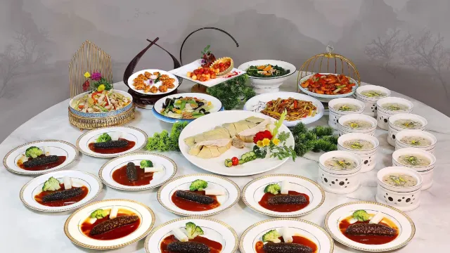 鮑汁扣海參(位上)+招牌翅湯花膠魚茸羹(位上)