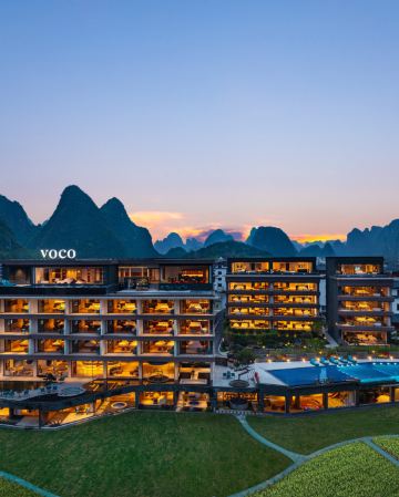 水墨灕江·奢宿臻味4天慢悠度假之旅 【保證入住2晚桂林香格里拉、1晚陽朔voco酒店】穿山、塔山公園、灕江冠岩景區、大灕江四星遊船、一生必看桂林千古情表演、瀑上酒店下午茶、東西巷、逍遙樓、陽朔西街