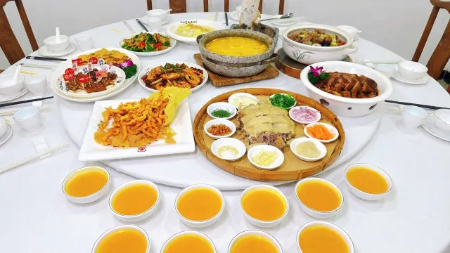 (堂做)無火石烤安格斯牛肉+ 石鍋金湯花膠煲海鮮宴