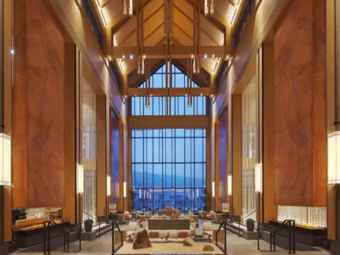 保利皇冠假日酒店