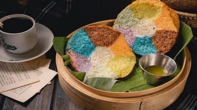 每人一份咖啡、燒烤麵包