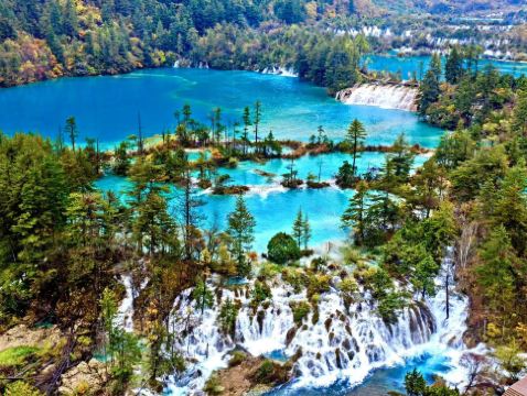 《九寨溝‧黃龍‧峨眉山》四川皇牌 8天深度之旅 九寨溝(重本包獨立環保車)、黃龍(包上行纜車)、峨眉山金頂(VIP通道)、樂山大佛(遊船)、成都大熊貓繁育研究基地、【全港獨家】連住３晚九寨天堂洲際酒店