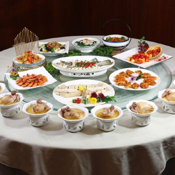 《中山漫遊》原價$749起，3月出發$599起~VIP包廂【(位上)仙鶴神針鴿呑花膠魚翅宴】食神推介【馳名荔枝柴燒鵝+特色薄荷炆鵝宴】保證入住中山大信酒店(原小欖皇冠假日酒店)中山純玩2天團