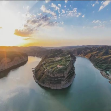 【香港直航呼和浩特】內蒙古(草原+沙漠+黃河大峽谷) 6天純玩之旅  希拉穆仁草原、響沙灣、黃河大峽谷、大召寺、塞上老街民族服飾旅拍、鄂爾多斯文化產業園、京綏鐵路文化園