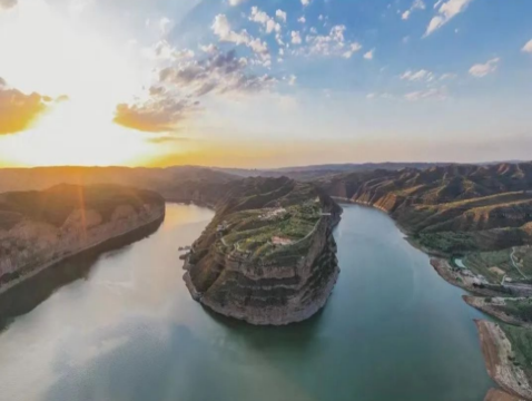 【香港直航呼和浩特】內蒙古(草原+沙漠+黃河大峽谷) 6天純玩之旅  希拉穆仁草原、響沙灣、黃河大峽谷、大召寺、塞上老街民族服飾旅拍、鄂爾多斯文化產業園、京綏鐵路文化園
