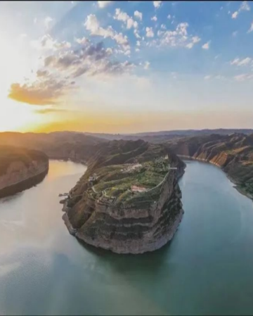【香港直航呼和浩特】內蒙古(草原+沙漠+黃河大峽谷) 6天純玩之旅  希拉穆仁草原、響沙灣、黃河大峽谷、大召寺、塞上老街民族服飾旅拍、鄂爾多斯文化產業園、京綏鐵路文化園