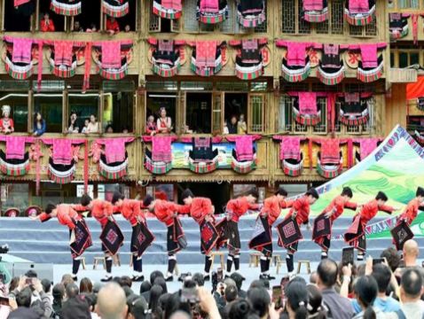 《年度盛會：龍脊三月三長髮節》桂林、陽朔4天純玩高鐵團  一年一度紅瑤盛會~三月三龍脊長髮節、遇龍河竹筏漂流、銀子岩、龍脊平安壯寨夜景、金坑梯田、瀑上酒店下午茶、桂花公社DIY桂花糕