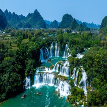 【中越秘境‧廣西山水邊城】南寧、祟左、德天、巴馬養生5天純玩高鐵團  德天大瀑布、長壽島·賜福湖景區、船遊百鳥岩、巴馬水晶宮、青秀山、三街兩巷、廣西民族博物館、太平古城