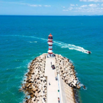 海南島‧漫享陽光5天度假豪華團  夢幻香山花海、三角梅科博園、品嚐當地老字號下午茶~娘惹斑蘭糕點+老海南椰奶清補涼、海南非遺文化展示中心、清水灣自由燈塔、威士忌博物館、深入雨林探訪原始黎村苗寨