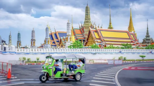 乘嘟嘟車遊曼谷