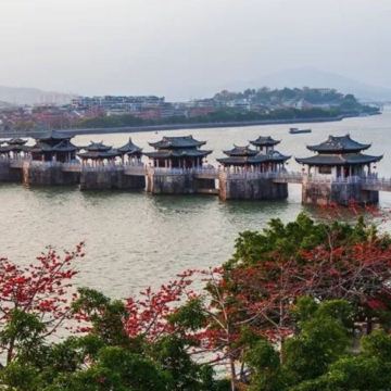 《潮玩潮味+璀璨天燈夜+往返高鐵》潮遊古城(湘子橋的日與夜、夜遊古城牆風景區) 漫步潮人四季花海【非遺獅頭鵝風味宴】【任食一人一鍋金牌牛肉火鍋宴】潮州純玩加班3天團