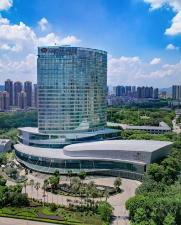 《惠州閒遊》保證入住國際品牌~Crowne Plaza惠州皇冠假日酒店【酒店豐盛海鮮自助餐】【任食荔枝柴燒鵝+任飲啤酒】【招牌古法脆皮乳鴿宴】「惠州西湖」惠州美景純玩2天團
