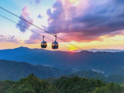 黔湘雙韻~貴州、湖南跨省聯遊6天純玩高鐵團  貴州(梵淨山、西江千戶苗寨、舞陽河三峽、鎮遠古城)、湖南(雪峰山、世界最長高山索道、山背花瑤梯田、洪江古城)