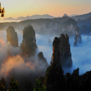 【🐰復活節限定🐣】張家界、鳳凰古城5天純玩高鐵團  張家界(天子山、袁家界、百龍電梯、無人機航拍、十里畫廊、金鞭溪、黃石寨、土家民俗長攏宴)、鳳凰古城(沱江泛舟、古城夜遊)