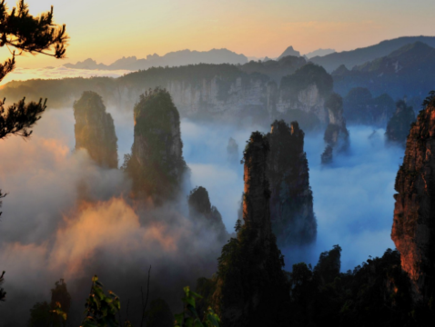 【🐰復活節限定🐣】張家界、鳳凰古城5天純玩高鐵團  張家界(天子山、袁家界、百龍電梯、無人機航拍、十里畫廊、金鞭溪、黃石寨、土家民俗長攏宴)、鳳凰古城(沱江泛舟、古城夜遊)