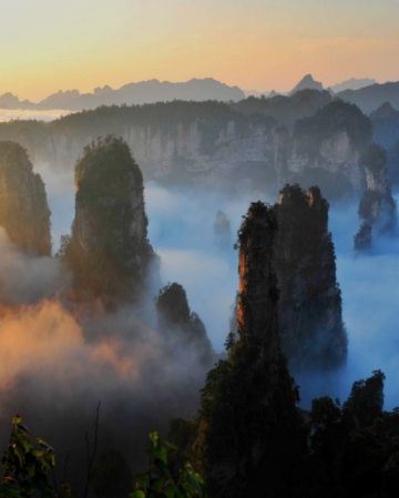 【🐰復活節限定🐣】張家界、鳳凰古城5天純玩高鐵團  張家界(天子山、袁家界、百龍電梯、無人機航拍、十里畫廊、金鞭溪、黃石寨、土家民俗長攏宴)、鳳凰古城(沱江泛舟、古城夜遊)