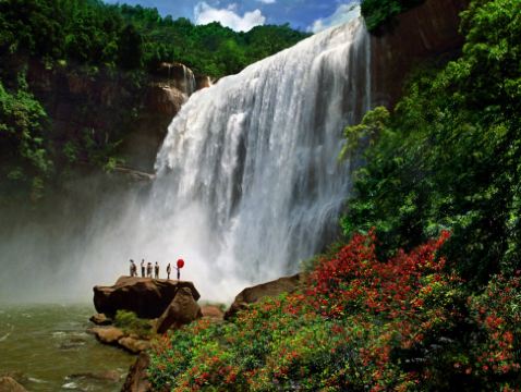 【奢宿美景‧深度貴州】VIP豪華小包團6天之旅《4人成行，免收旅行團服務費》夜遊黃果樹大瀑布、烏蒙大草原、赤水大瀑布、赤水竹海國家森林公園、烏江寨、丙安古鎮、茅台天釀景區、國臺酒廠