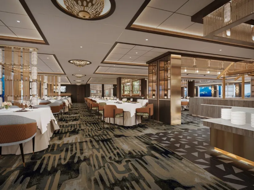 於船上VIP餐廳用餐