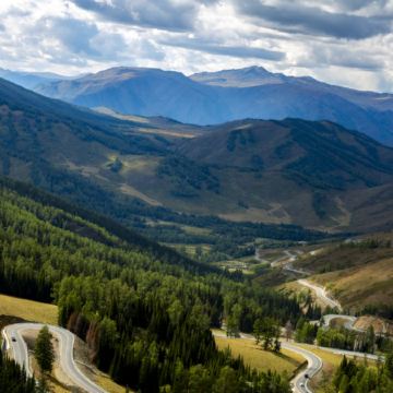 [北疆、景觀公路「阿禾公路」、獨庫公路12天] 喀納斯(VIP獨立包車)、賽里木湖(航拍短片)、禾木村、雲霄峰纜車、獨庫公路一日體驗四季、魔鬼城、那拉提草原、天山花海、烏魯木齊12天純玩之旅  