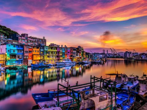 台北+礁溪 美景溫泉5天寫意之旅 八斗子車站、深澳漁港海天步道+潮境公園、正濱漁港彩色屋、淡水漁人碼頭、幾米廣場、全日自由活動