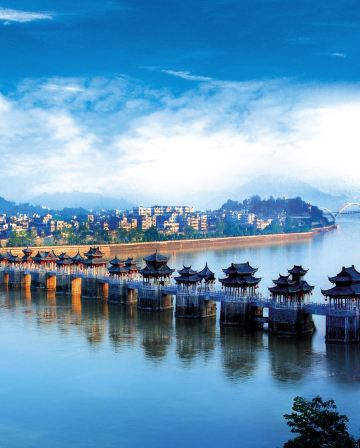 《潮玩攻略+璀璨天燈夜+高鐵》連續2晚入住汕頭白天鵝酒店(約400呎客房) 潮遊古城、千年古城「龍湖古寨」【獅頭鵝全鵝宴】【任食一人一鍋金牌牛肉火鍋宴】潮州純玩加班3天團