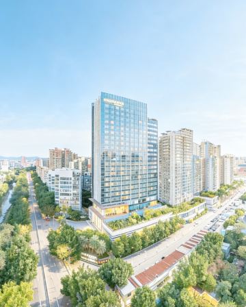 《廣州即興》廣州國際品牌廣州合景福朋喜來登酒店+【海鮮自助晚餐】【黑松露燕窩花膠宴】【粵·向群飯店~35年老字號粵菜宴】廣州版千與千尋「北京路~大佛寺」廣州純玩2天團