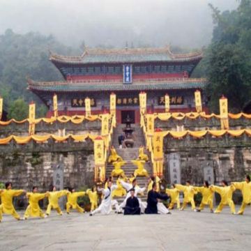 復活節遊湖北(武漢、武當山) 5天養生之旅 【跟武當道長學習太極拳及八段錦、道茶夜話學習道家養生之法、聆聽古琴五音療愈五臟、金頂、太子坡】、東湖綠道、體驗科幻感光谷空軌、尊貴品嚐黑珍珠餐廳《丹青宴》