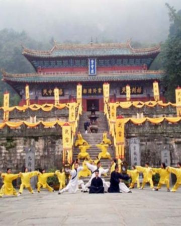 復活節遊湖北(武漢、武當山) 5天養生之旅 【跟武當道長學習太極拳及八段錦、道茶夜話學習道家養生之法、聆聽古琴五音療愈五臟、金頂、太子坡】、東湖綠道、體驗科幻感光谷空軌、尊貴品嚐黑珍珠餐廳《丹青宴》