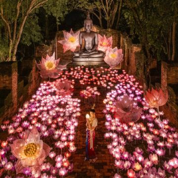 曼谷+芭堤雅5天玩樂之旅 《季節限定》全球最壯觀~Nasatta 燈光節(泰服體驗)、潮拍"丹莎飛機Cafe"