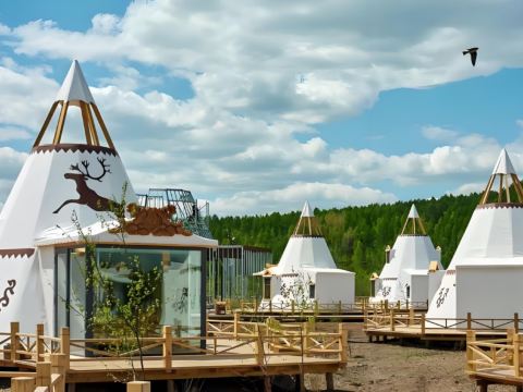 根河西烏乞亞撮羅子營地 