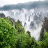 張家界、鳳凰古城4天純玩高鐵團 張家界(天子山、袁家界、百龍電梯、無人機航拍、土司城)、鳳凰古城(沱江泛舟、古城夜遊)、瀑布上的千年古鎮~芙蓉鎮