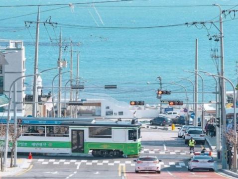 釜山4天周遊之旅 ※HillSpa韓式溫泉+汗蒸幕體驗、海雲台海岸列車、「沉浸式數碼藝術館」ArteMuseum、甘川洞文化村、P.Ark海景Cafe、海雲台電影大道、南浦洞＋BIFF廣場