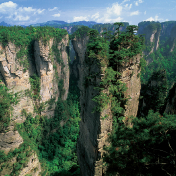 【🐰復活節限定🐣】張家界、鳳凰古城5天純玩高鐵團  張家界(天子山、袁家界、百龍電梯、無人機航拍、十里畫廊、寶峰湖、土家民俗長攏宴)、鳳凰古城 (沱江泛舟、古城夜遊)
