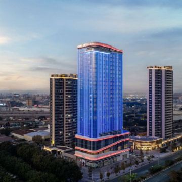 《「潮」汕迎春》《永安獨家》潮州希爾頓惠庭酒店 【新春潮式放題宴】【蠔仔砂鍋粥宴】【任食一人一鍋金牌牛肉火鍋】【一帆風順豐收宴】蓮花山大佛祈福  尋味鎮邦路美食街 潮州美食純玩4天團