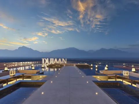 銀川賀蘭安漠酒店 