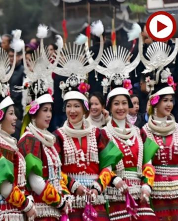 一年一度苗族盛典「凱里舟溪蘆笙節」(跳蘆笙、踩鼓、對歌)、丹寨卡拉村參觀鳥籠製作、黃果樹大瀑布、西江千戶苗寨、村T表演秀、青岩古鎮、甲秀樓夜景 5天純玩高鐵團【限定出發：3月1日】
