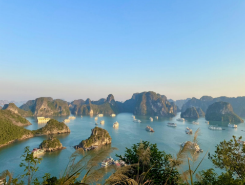 河內+下龍灣+峴港+會安+胡志明7天觀光團 《選乘越南航空‧增乘雙程內陸機‧河內入、胡志明走‧餐食全包》《Ambassador Cruise 下龍灣尊貴觀光遊輪體驗‧天堂島、驚訝洞(觀賞千年鐘乳石)》