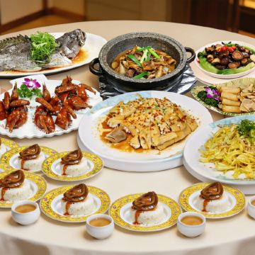 《全港獨家》珠海30年老字號《蛇平飯店》【非遺獲獎美食:海沙煨果園走地靚雞+招牌首創焗南瓜宴】VIP包廂【鮑汁扣海參(位上)+招牌翅湯花膠魚茸羹(位上)】保證入住中山中心逸衡酒店 中山珠海澳門2天團