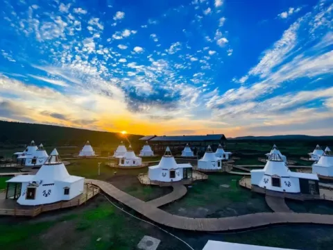 呼倫貝爾根河西烏乞亞撮羅子營地