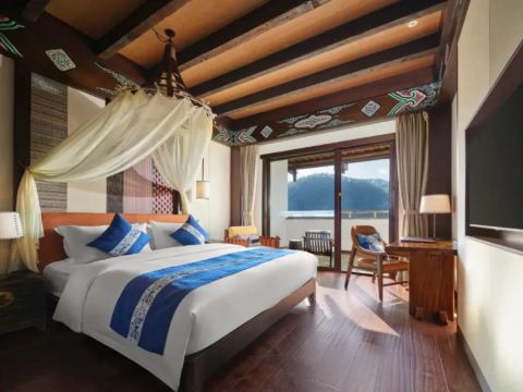 烏江寨苗王酒店 陽台觀景大床房