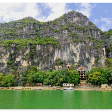 清遠「金雞岩風景區」(重本包門票)、清遠“小洱海”「飛來湖」、鳳城“洪崖洞”「白廟漁村」【位上金湯佛跳牆~廚娘秘製叉燒宴】【順德巧手私房菜】保證入住清遠智選假日酒店 純玩2天團
