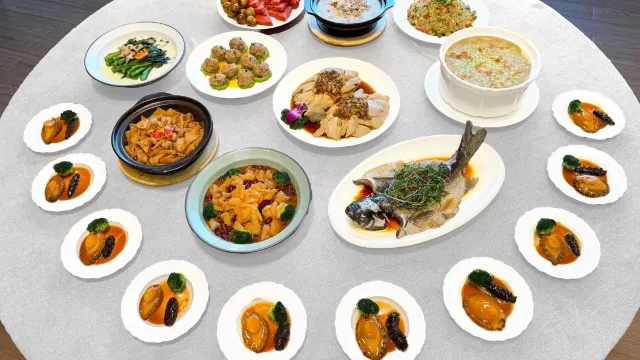 (位上)鮑汁海參燴鮑魚+紅腰豆燴花膠