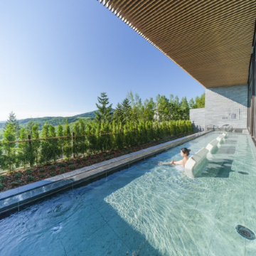 北海道~留壽都 溫泉度假5天花果之旅 【尊享香港航空貴賓室】  富良野~富田花園、美瑛~四季彩の丘(包乘坐四季彩Norocco號觀光車)、余市紅酒工房、北國優駿公園、浪漫小樽運河