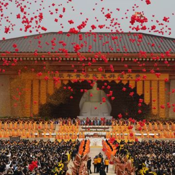 《限定出發：4月18日》【國泰航空 】中原古都 鄭州、洛陽、西安 文化與賞花 6天純玩團 國家級非物質文化遺產祭拜活動【黃帝故里拜祖大典】、【沉浸式國風體驗：穿漢服遊牡丹園】、《世界文化遺產》龍門石窟