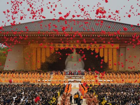 《限定出發：4月18日》【國泰航空 】中原古都 鄭州、洛陽、西安 文化與賞花 6天純玩團 國家級非物質文化遺產祭拜活動【黃帝故里拜祖大典】、【沉浸式國風體驗：穿漢服遊牡丹園】、《世界文化遺產》龍門石窟