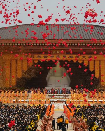 《限定出發：4月18日》【國泰航空 】中原古都 鄭州、洛陽、西安 文化與賞花 6天升純團 國家級非物質文化遺產祭拜活動【黃帝故里拜祖大典】、【沉浸式國風體驗：穿漢服遊牡丹園】、《世界文化遺產》龍門石窟